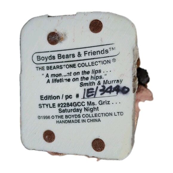 2284 Boyds Bears & Friends Ms Grig Saturday Night Resin Figurine IOB Collectible - Picture 4 of 4